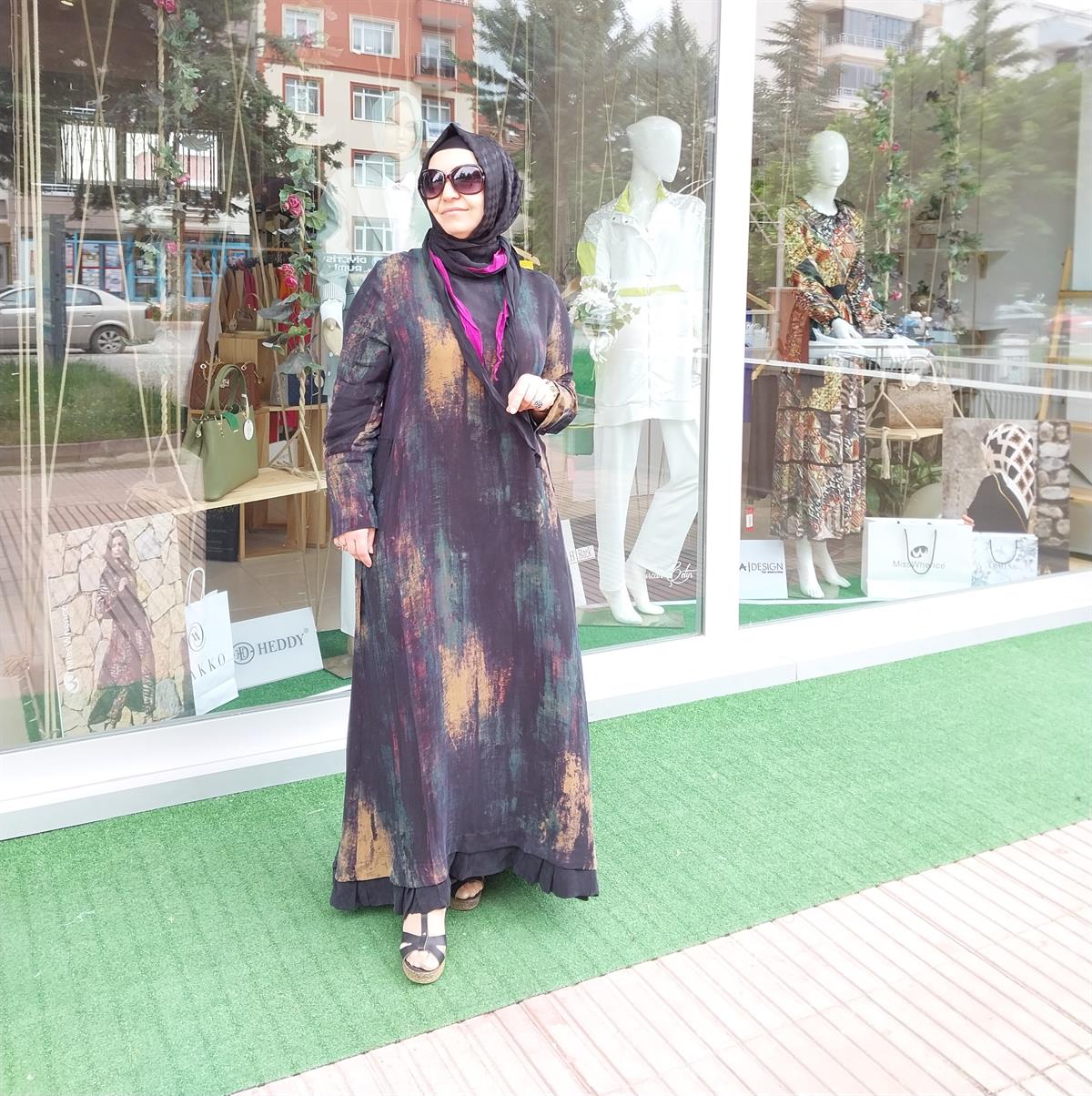 MİSSWHENCE FULAR DETAYLI İPEK ELBİSE DESENLİ SİYAH 33815