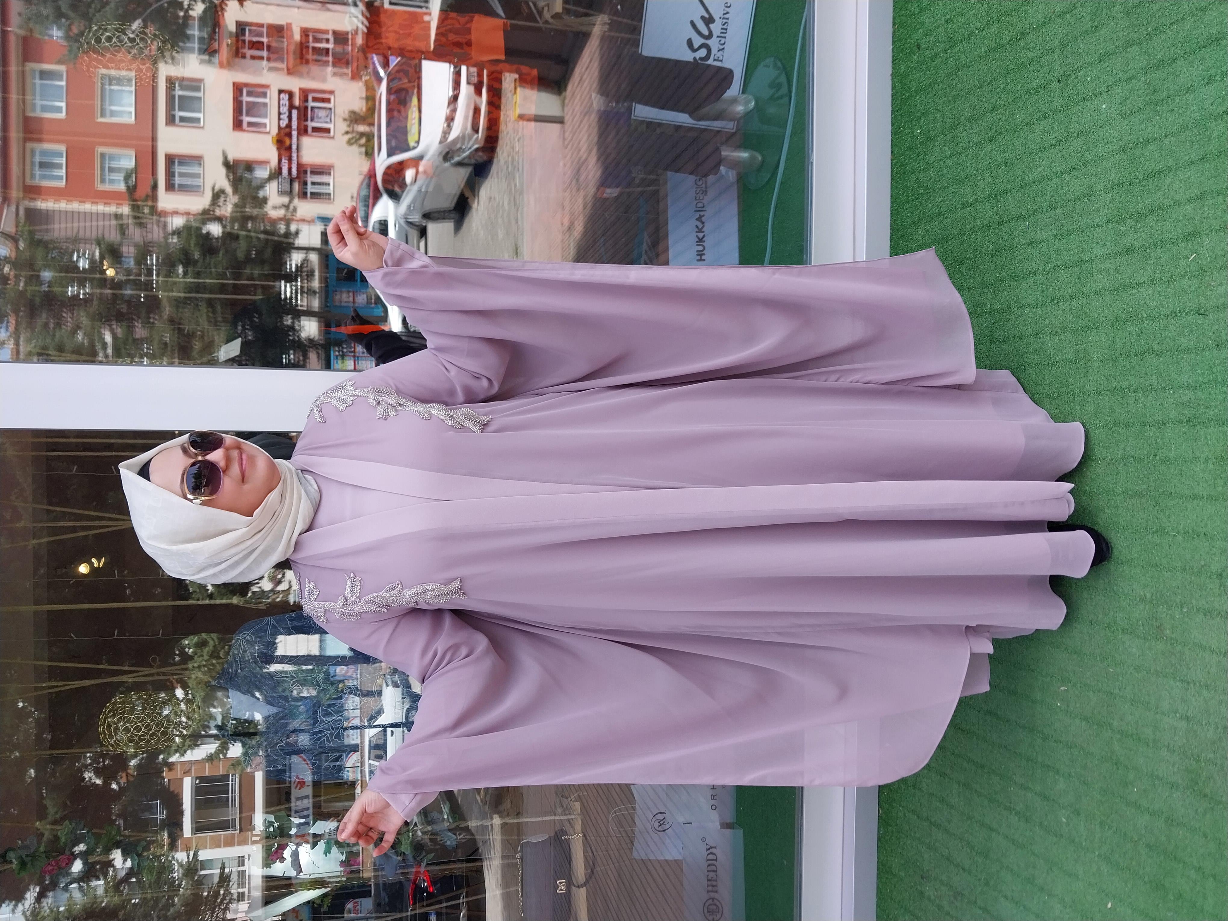 NURCAN ÇETİN YARASA KOL TAŞ PELERİN DETAYLI ABAYA TAKIM LİLA 7627