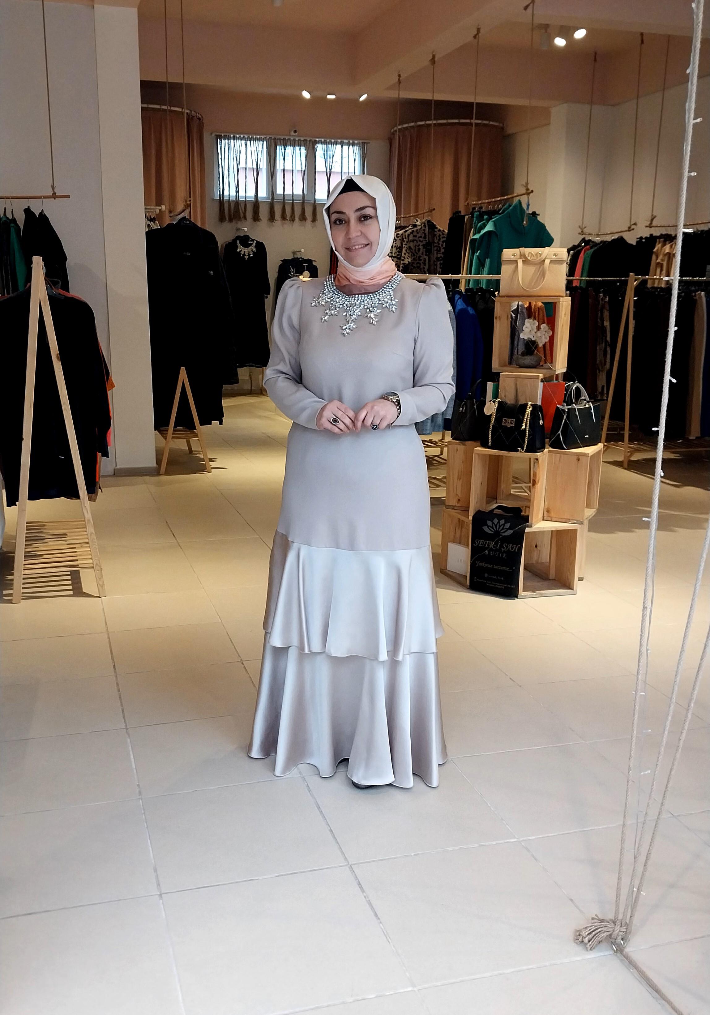HEDDY YAKASI TAŞ ETEĞİ SATEN DETAYLI ABİYE ELBİSE BEJ 1052