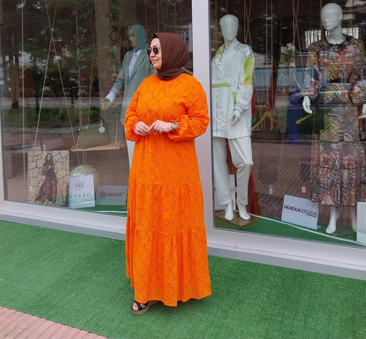 NURCAN ÇETİN ÇİÇEK DESENLİ BRODE ELBİSE ORANJ 23132
