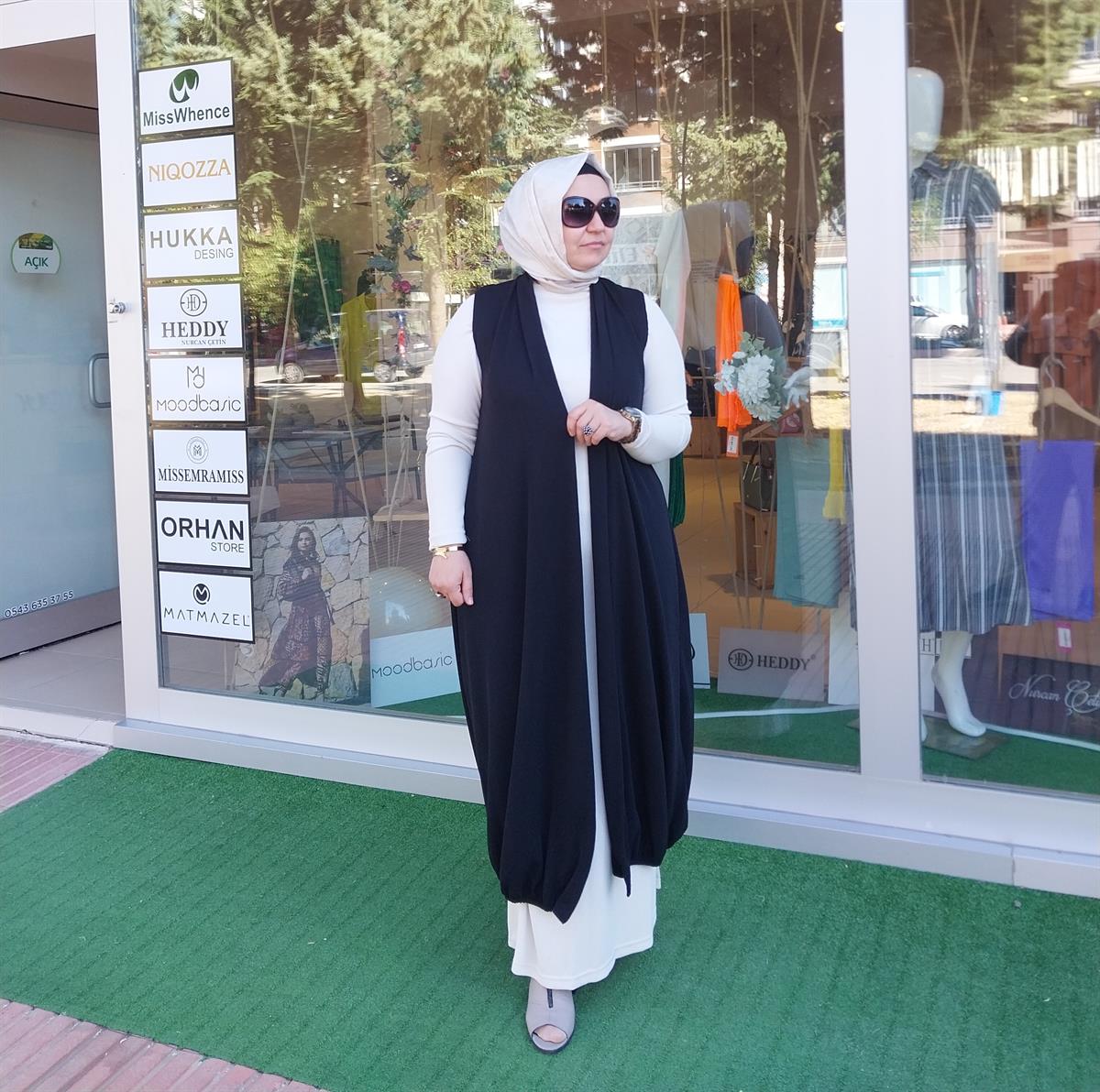 NURCAN ÇETİN FİTİLLİ TRİKO KOLSUZ YELEK SİYAH 24237
