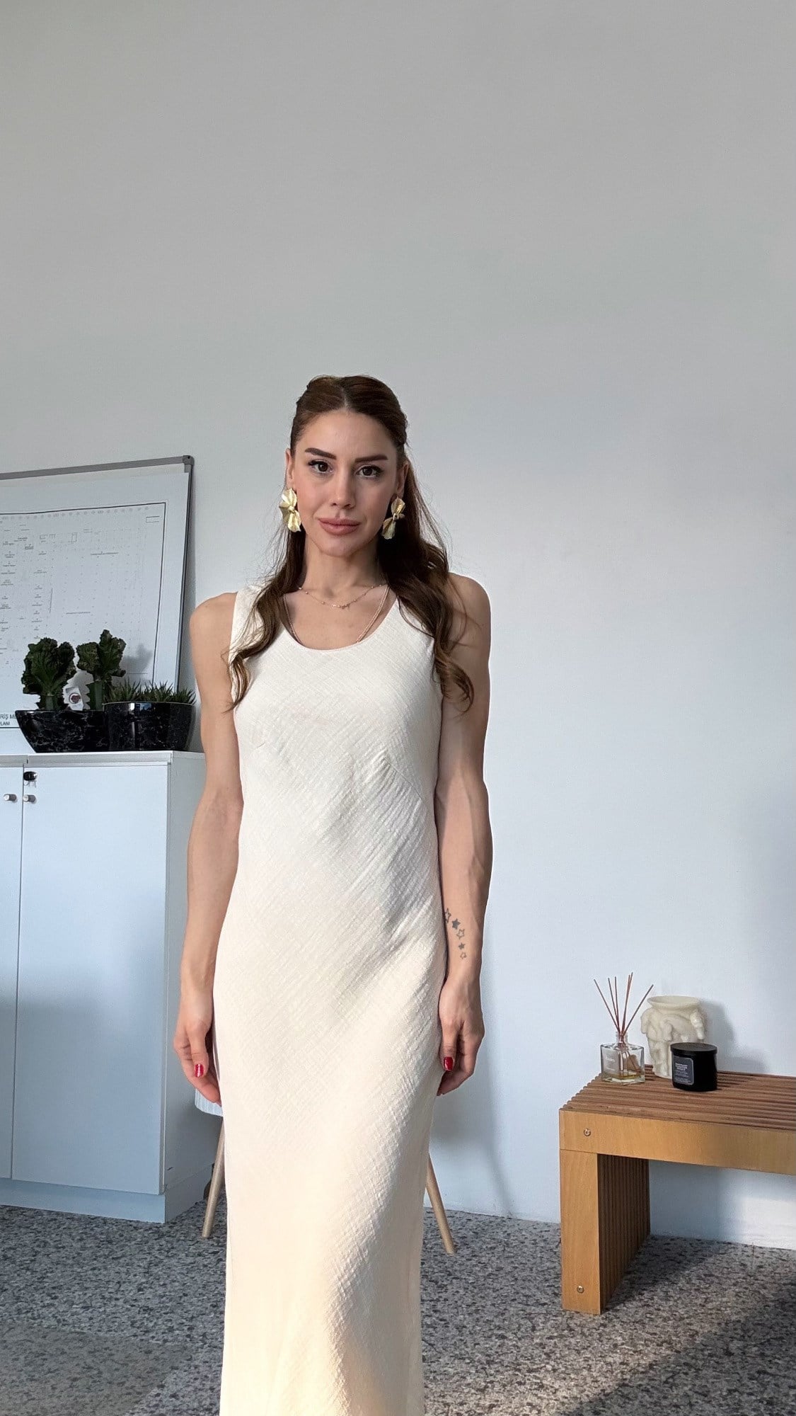 YENİ SEZONKrem %100 Pamuklu Bisiklet Yaka Astarlı Elbise