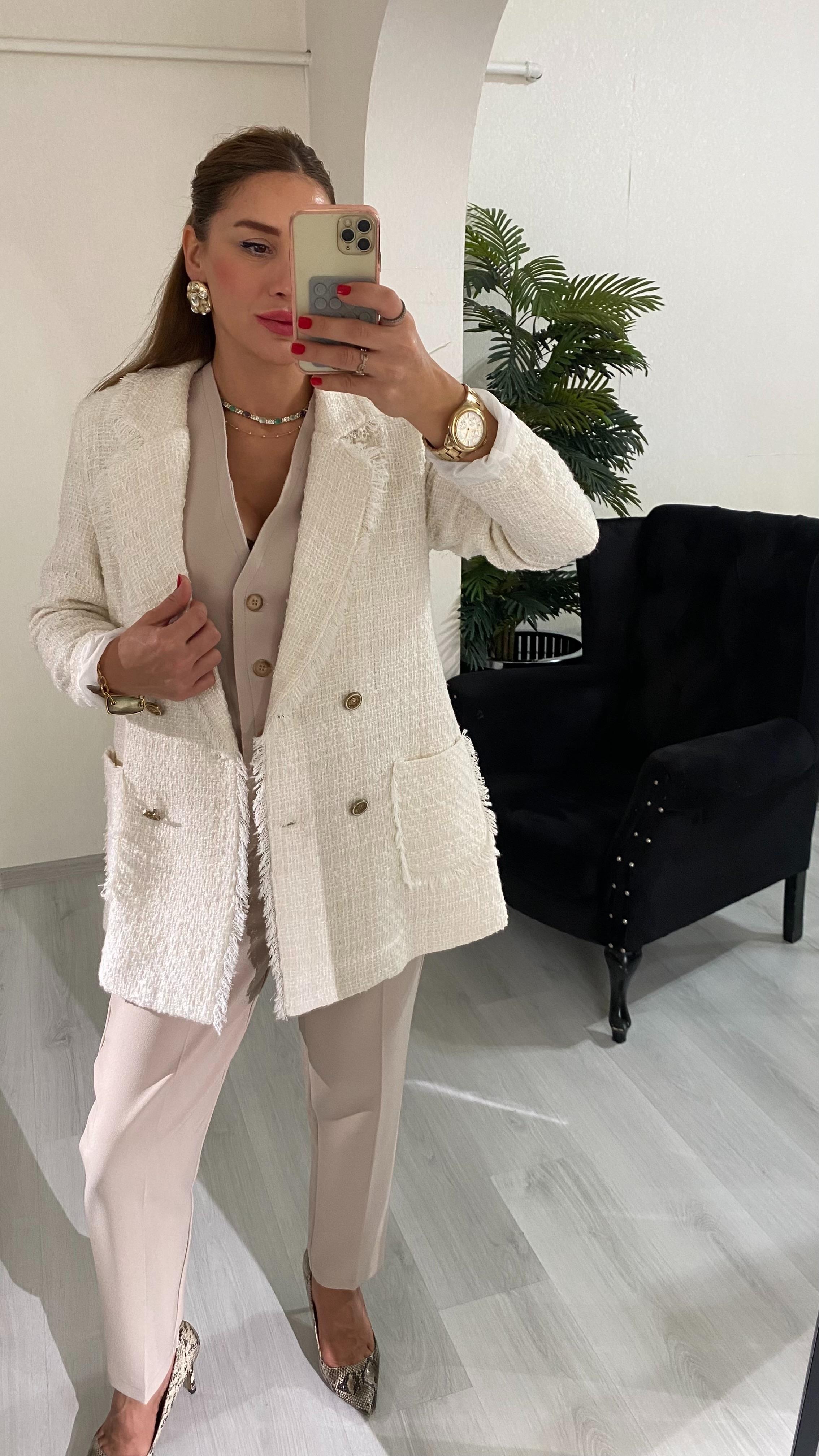 YENİ SEZONKrem Chanel Kumaş Püsküllü Gold Düğmeli Cepli Tüvit Ceket