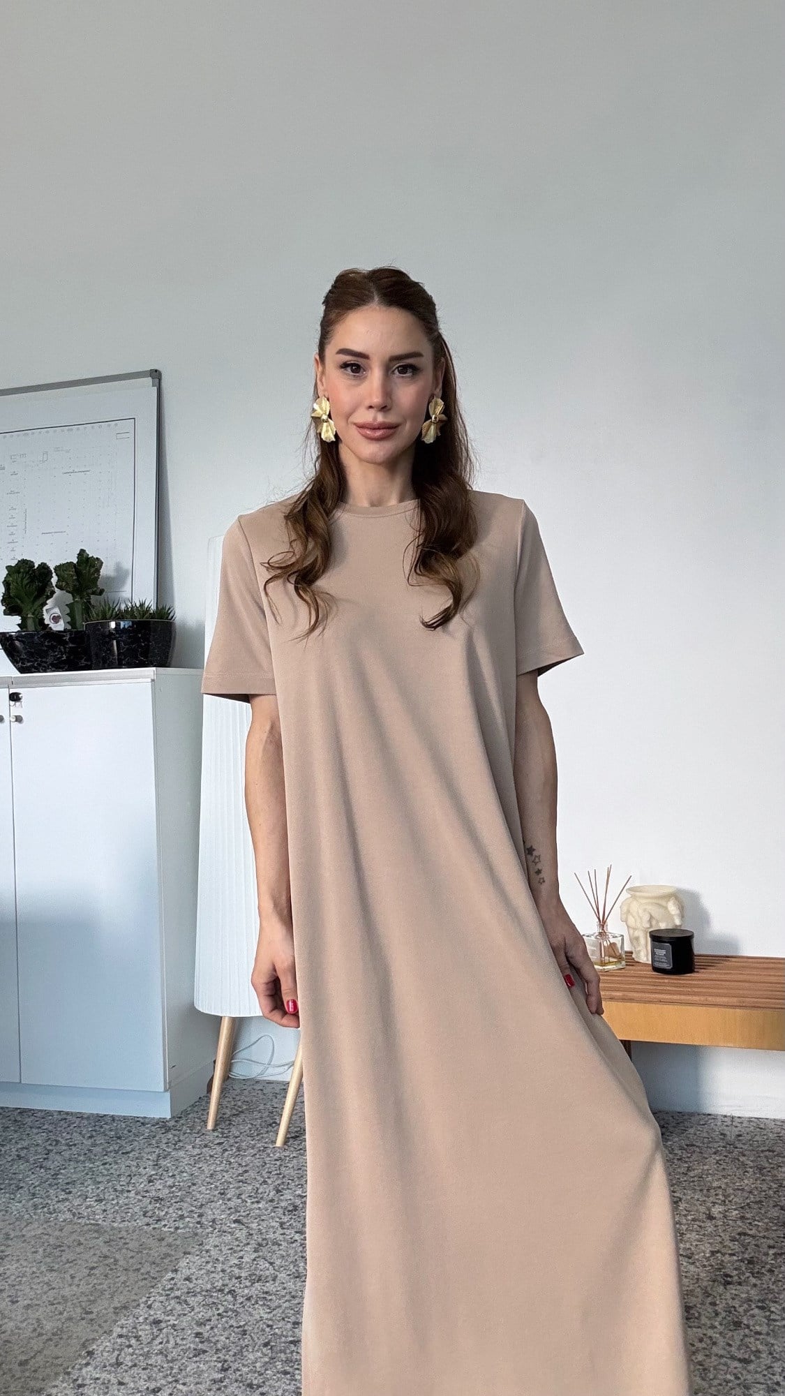 YENİ SEZONKrem Modal Bisiklet Yaka Yırtmaçlı Elbise