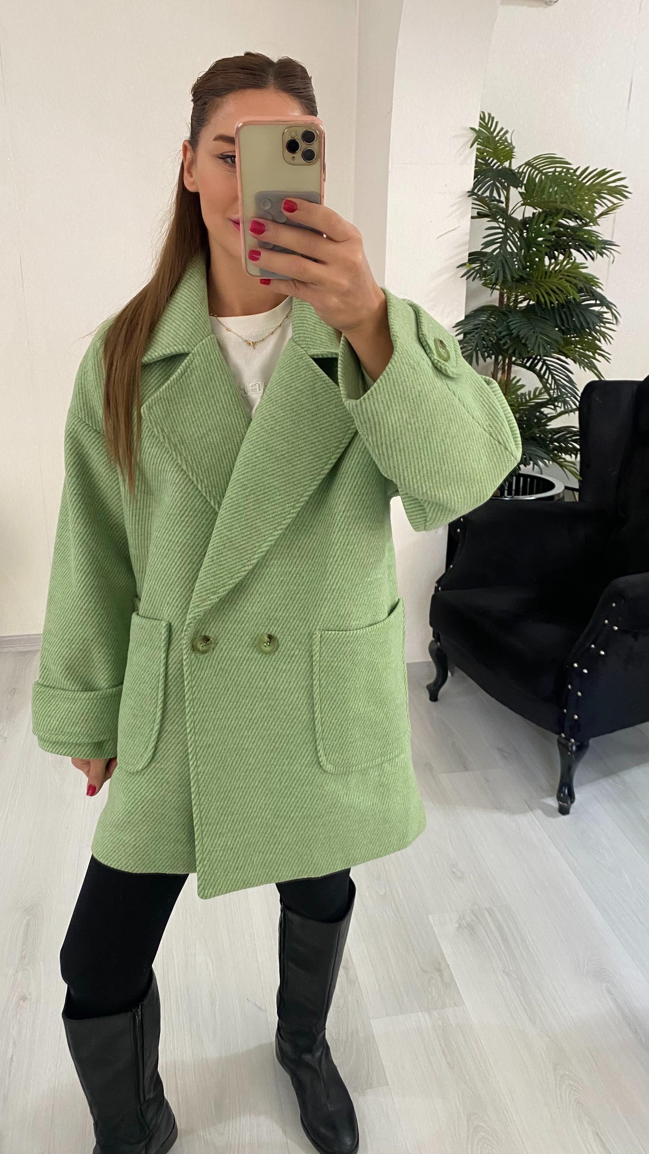 YENİ SEZONAçık Yeşil Çizgili Oversize Astarlı Kaşe Kaban