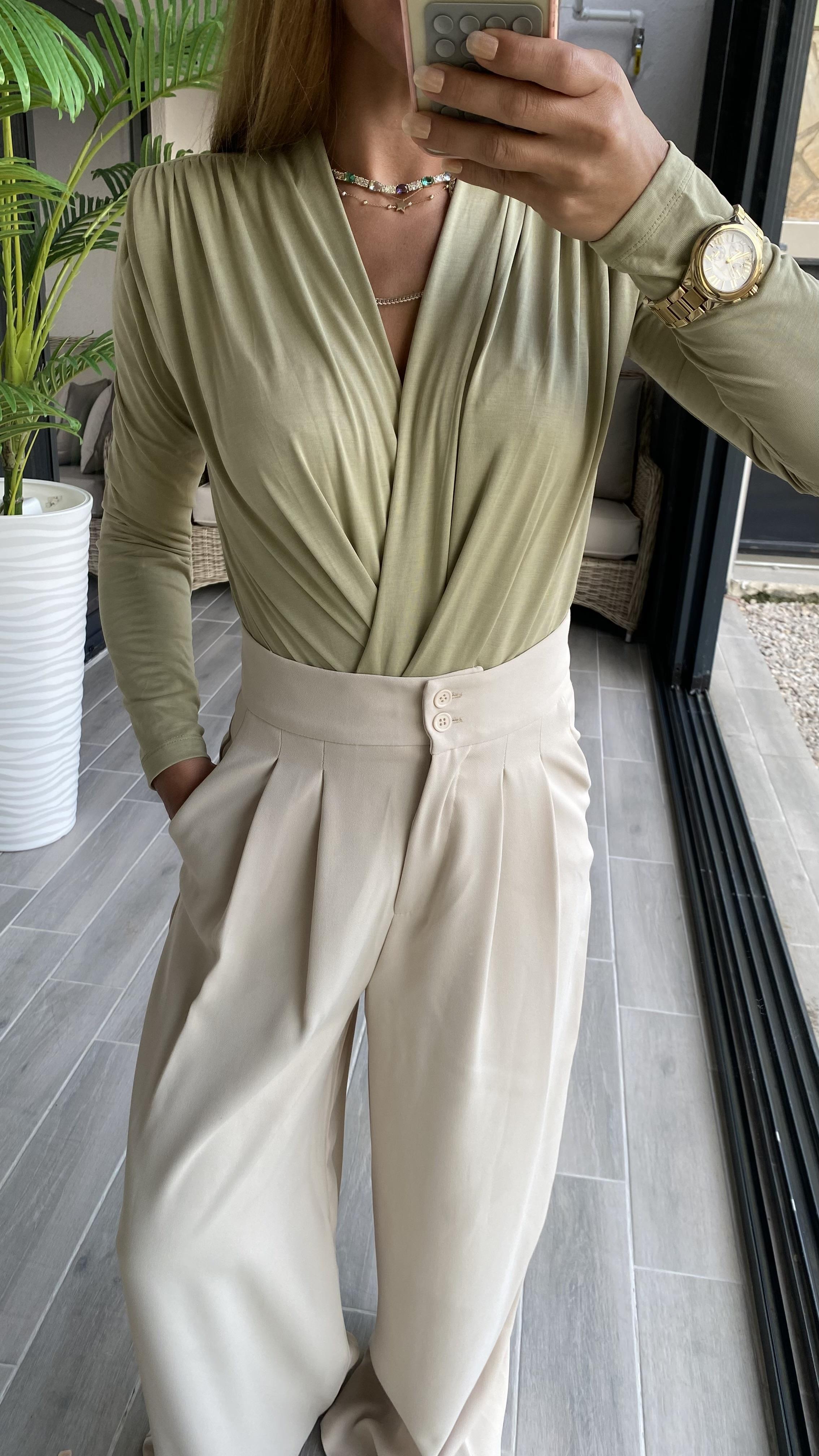 YENİ SEZONHaki Modal Vatkalı Kruvaze Yaka Çıt Çıt Detaylı Bodysuit Bluz