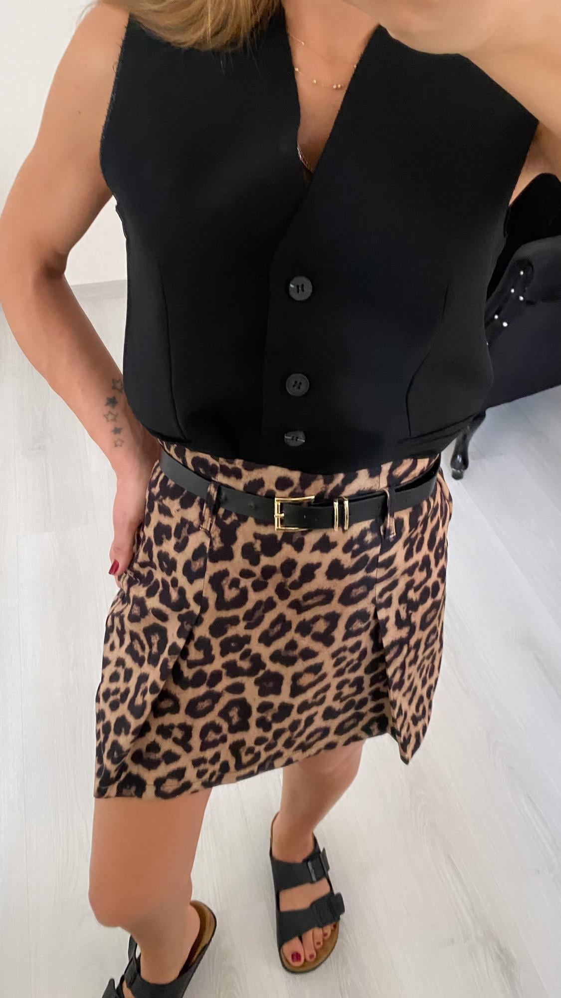 YENİ SEZONLeopar Desen Pileli Kemer Detaylı Şort Etek