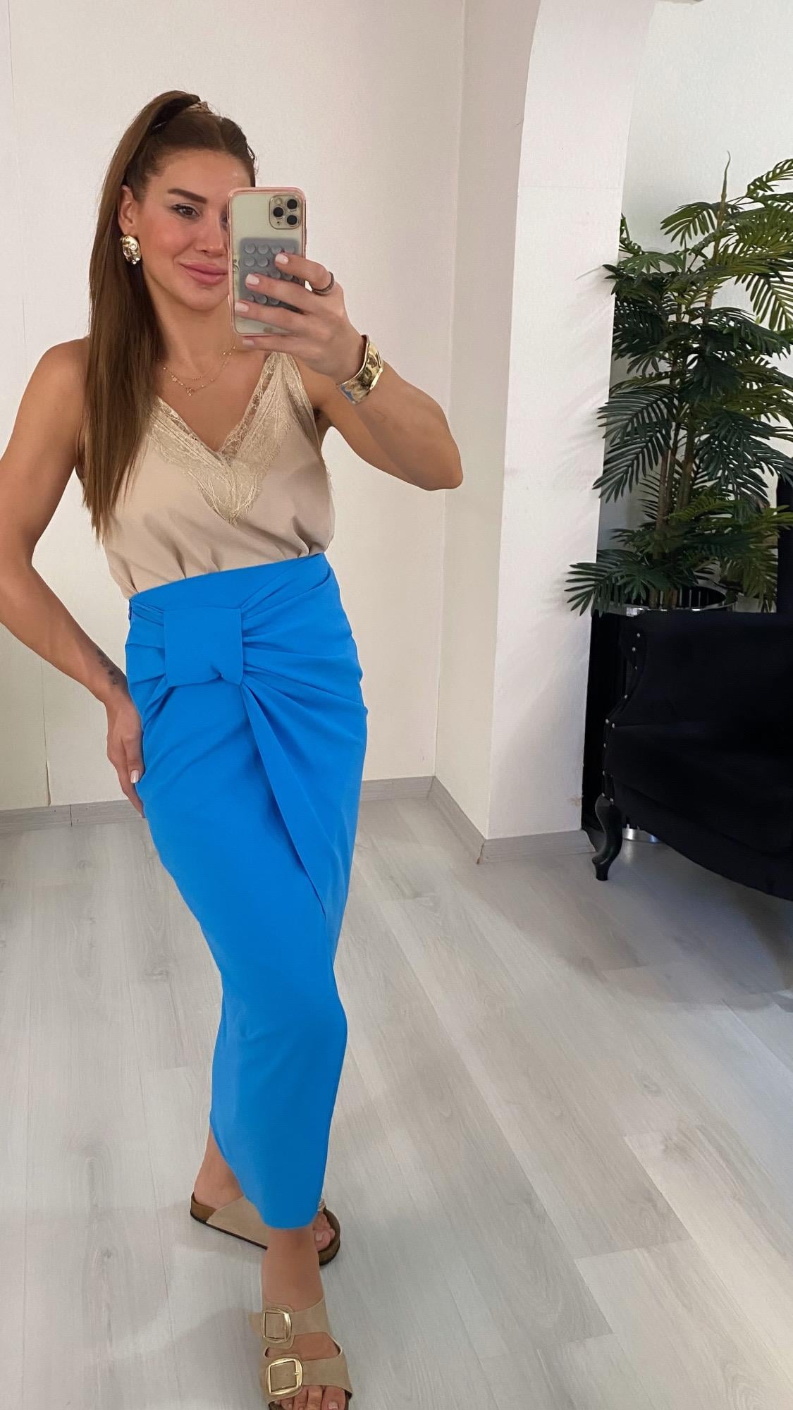YENİ SEZONMavi Ön Büzgü Detay Yırtmaçlı Saten Midi Boy Etek 