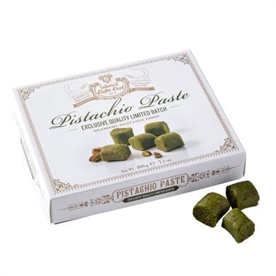 زبدة الفستق في علبة هدية