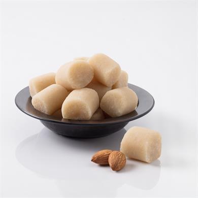 معجون اللوز الطفل