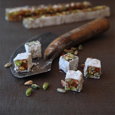 راحة الحلقوم  التركية مع الفستق المحمص المزدوج