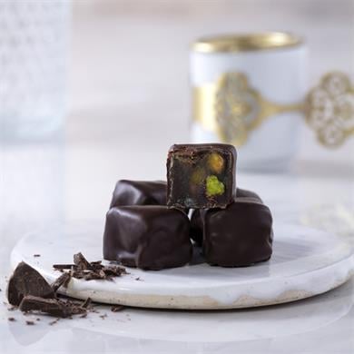 الراحة التركية المغطى بالشوكولاتة مع الفستق