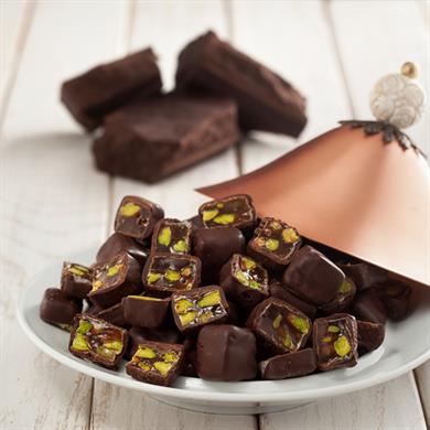 الراحة التركية المغطى بالشوكولاتة مع الفستق