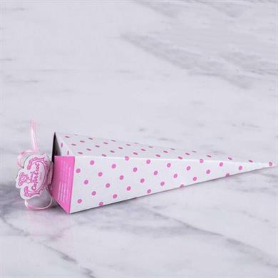 حلوى مولود في مخروط من الورق المقوى المنقط باللونين الوردي والأزرق