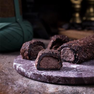 أوريو مغطى بالشوكولاتة والبندق مع  الراحة تركية