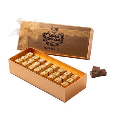 رقاقة حنين اسطنبول الذهبية مع الحليب في علبة