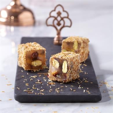 سلك راحة الحلقوم المحشية بالفستق مغلفة بالكدايف 