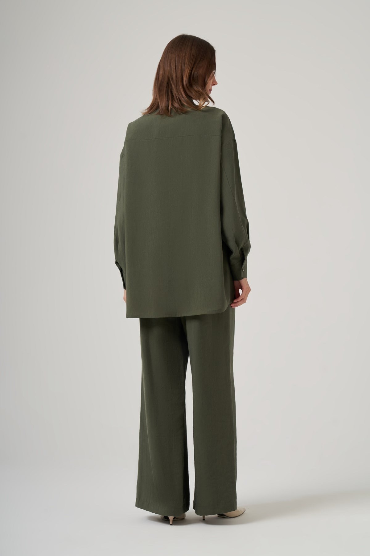 Nuss 1063 Tek Cep Kapak Detaylı Tencel Kumaş Gömlek Yaka Pantolonlu Takım Yeşil