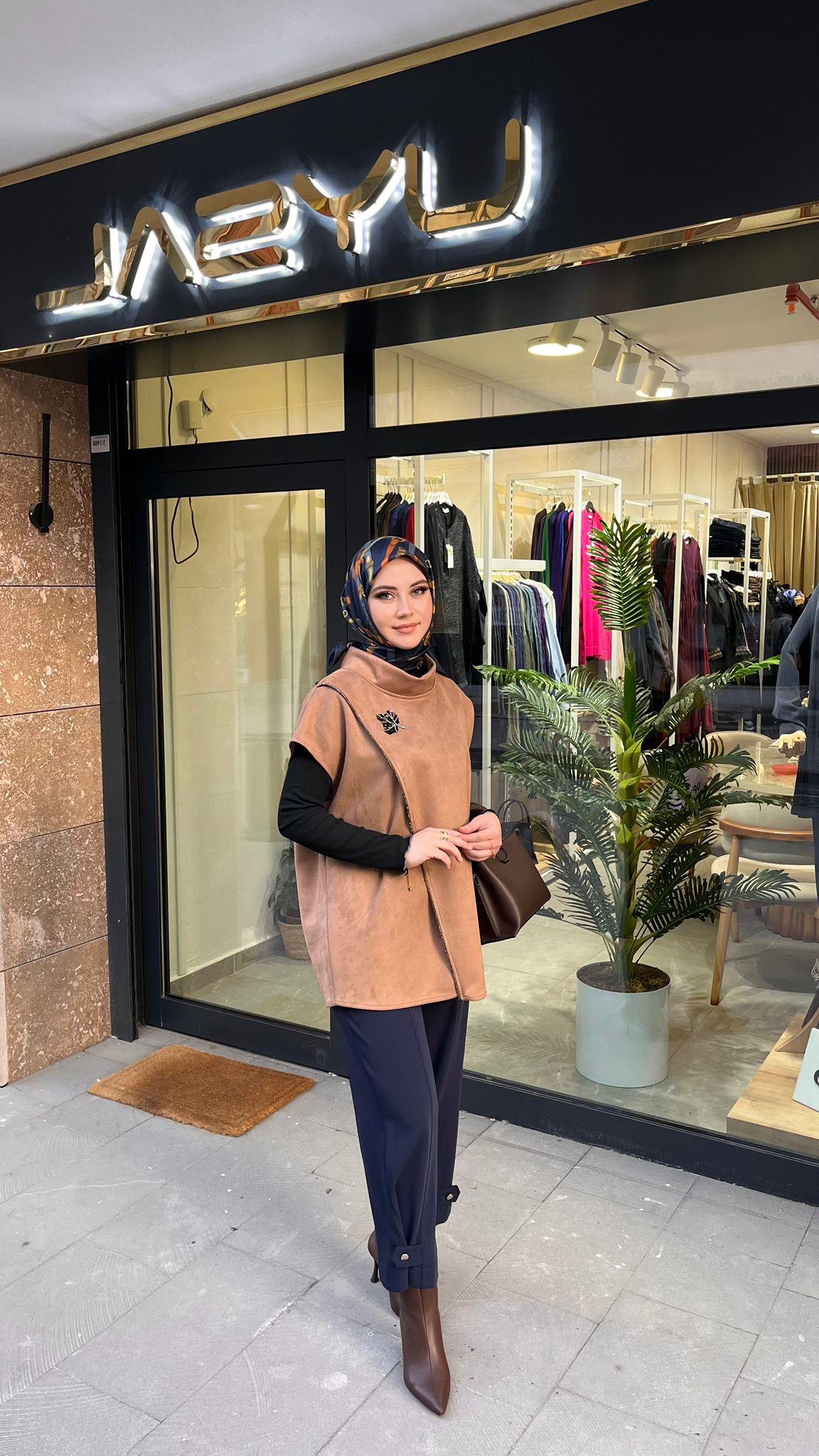 Qmash 02911 Süet Süveter Camel – Yaprak İşleme Detaylı Dik Yaka