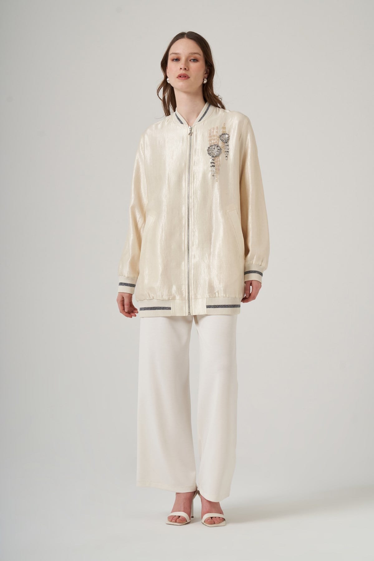 Nuss 6038 Taş İşlemeli Jakar Bamber Kap Ekru