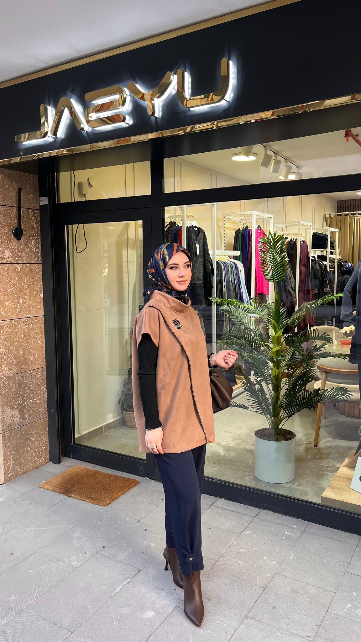 Qmash 02911 Süet Süveter Camel – Yaprak İşleme Detaylı Dik Yaka