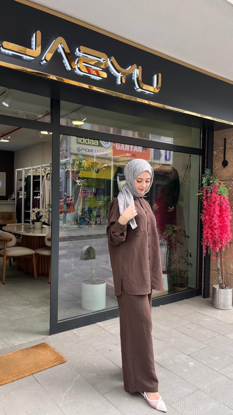 Nuss 1021 Kendinden Çizgili Pantolonlu Takım Kahve