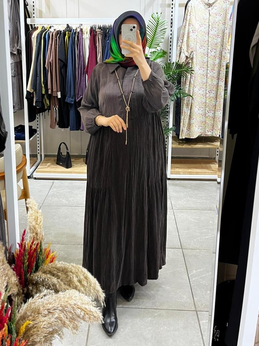 LissMore 5793 Kolye Detay Kırışık Elbise Kahve