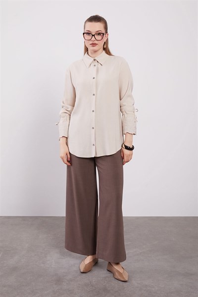 Levidor Bej Kol Dantel ve Bağcık Detaylı Gömlek 230946