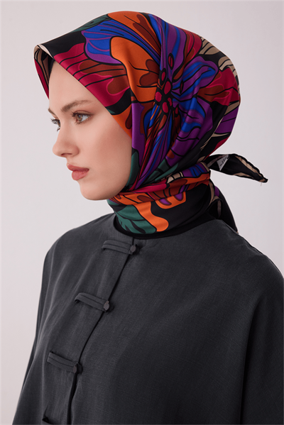 Belli Siyah Çiçek Deseni %100 Twill İpek Eşarp 4413-50