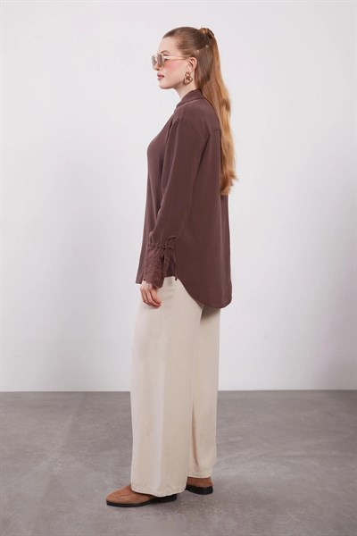 Levidor Kahve Kol Dantel ve Bağcık Detaylı Gömlek 230946