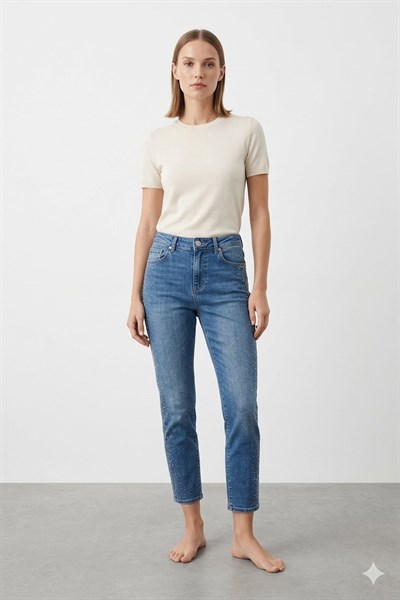 La Carte Yandan Damla Taş İşlemeli Mom Jeans Pantolon YT Mavi 0291