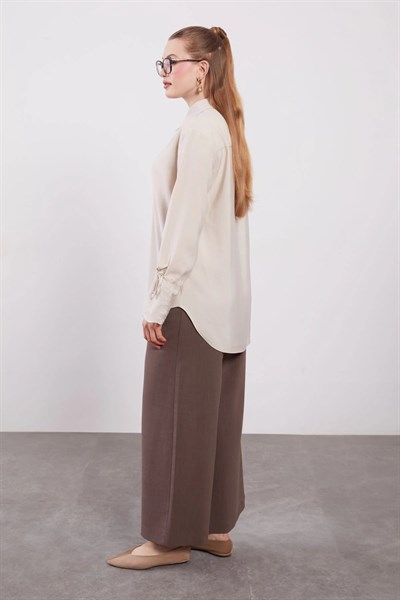 Levidor Bej Kol Dantel ve Bağcık Detaylı Gömlek 230946