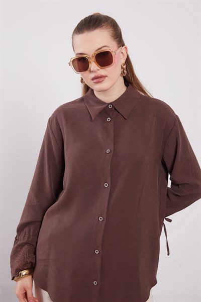 Levidor Kahve Kol Dantel ve Bağcık Detaylı Gömlek 230946