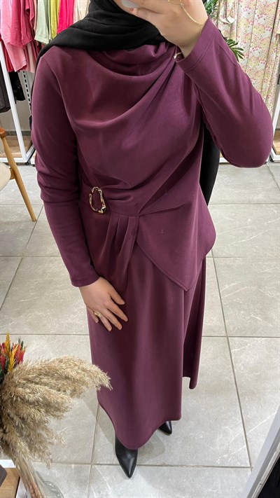 Nuss 1080 Gold Toka Detaylı Drapeli Balıkçı Yaka Etekli Takım Mürdüm