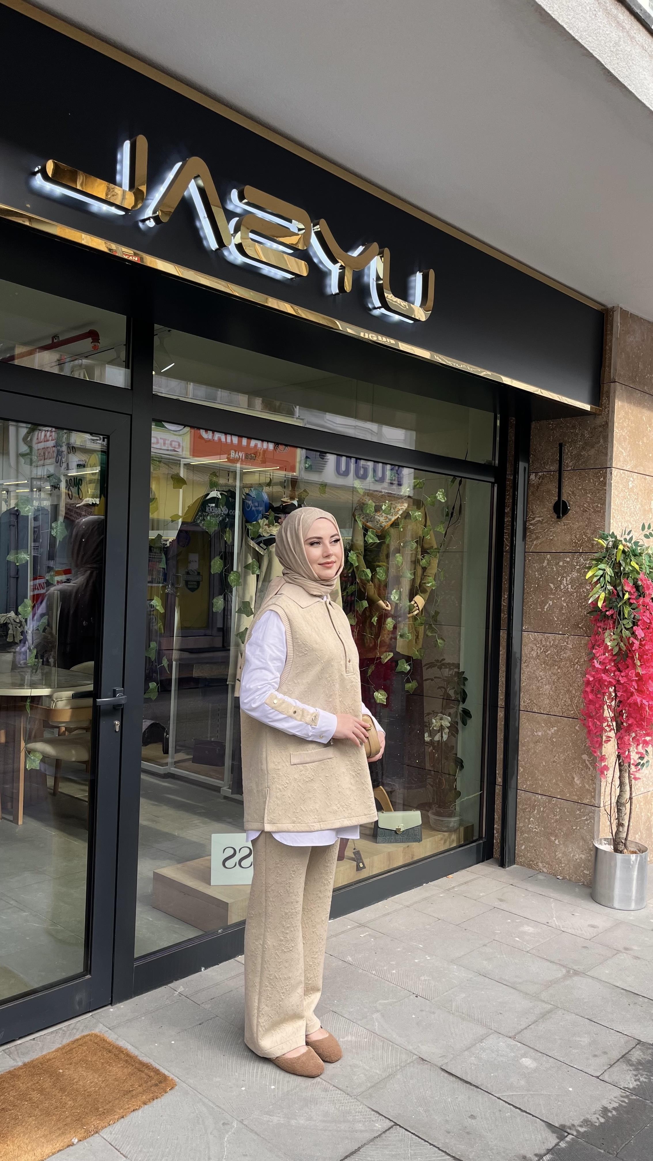 Qmash Üçlü Takım Sütlü KahvePantolonlu TakımQmashUYT0003816QmashQmash Üçlü Takım Sütlü Kahve