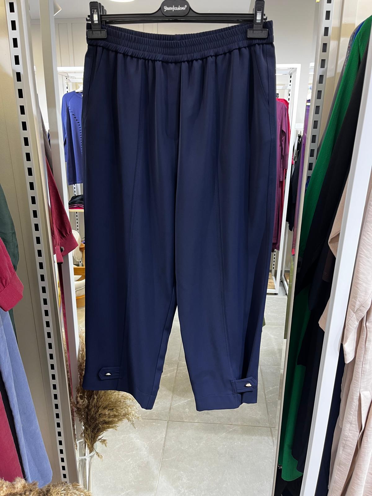 Yusuf Özdemir Beli Lastikli Paraşüt Detaylı Pantolon 1547PantolonYusuf ÖzdemirUYT0003749yusuf özdemirYusuf Özdemir Beli Lastikli Paraşüt Detaylı Pantolon Lacivert 1547