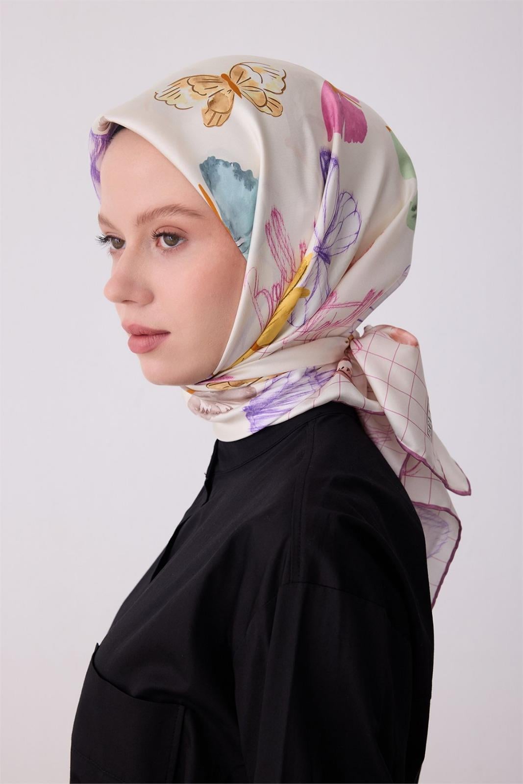 Belli Ekru Pembe Obje Desen %100 Twill İpek Eşarp 4329-52EşarpBelli3890BelliBelli Ekru Pembe Obje Desen %100 Twill İpek Eşarp 4329-52