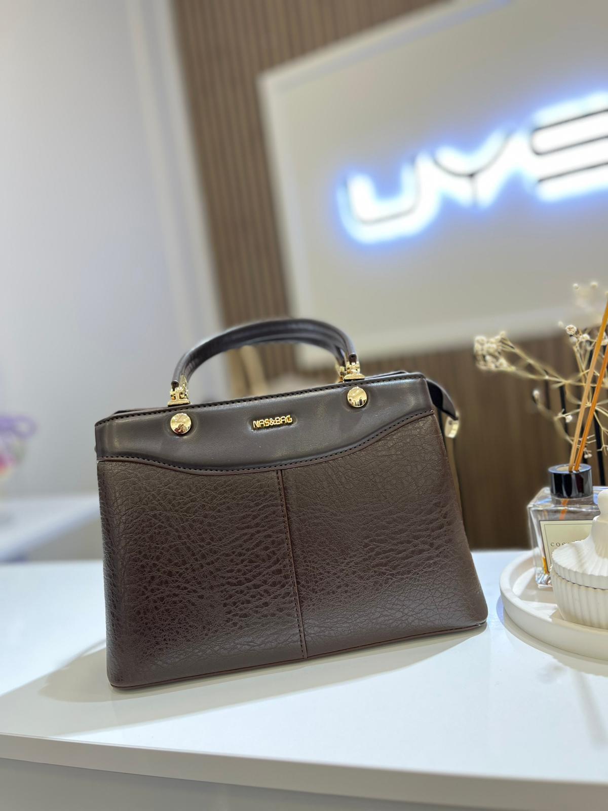 Nas Şık Kadın Midi El ve Omuz Çantası Acı Kahve Victoria 1529El ÇantasıNas Çanta3915Nas ÇantaNas Şık Kadın Midi El ve Omuz Çantası Acı Kahve Victoria 1529