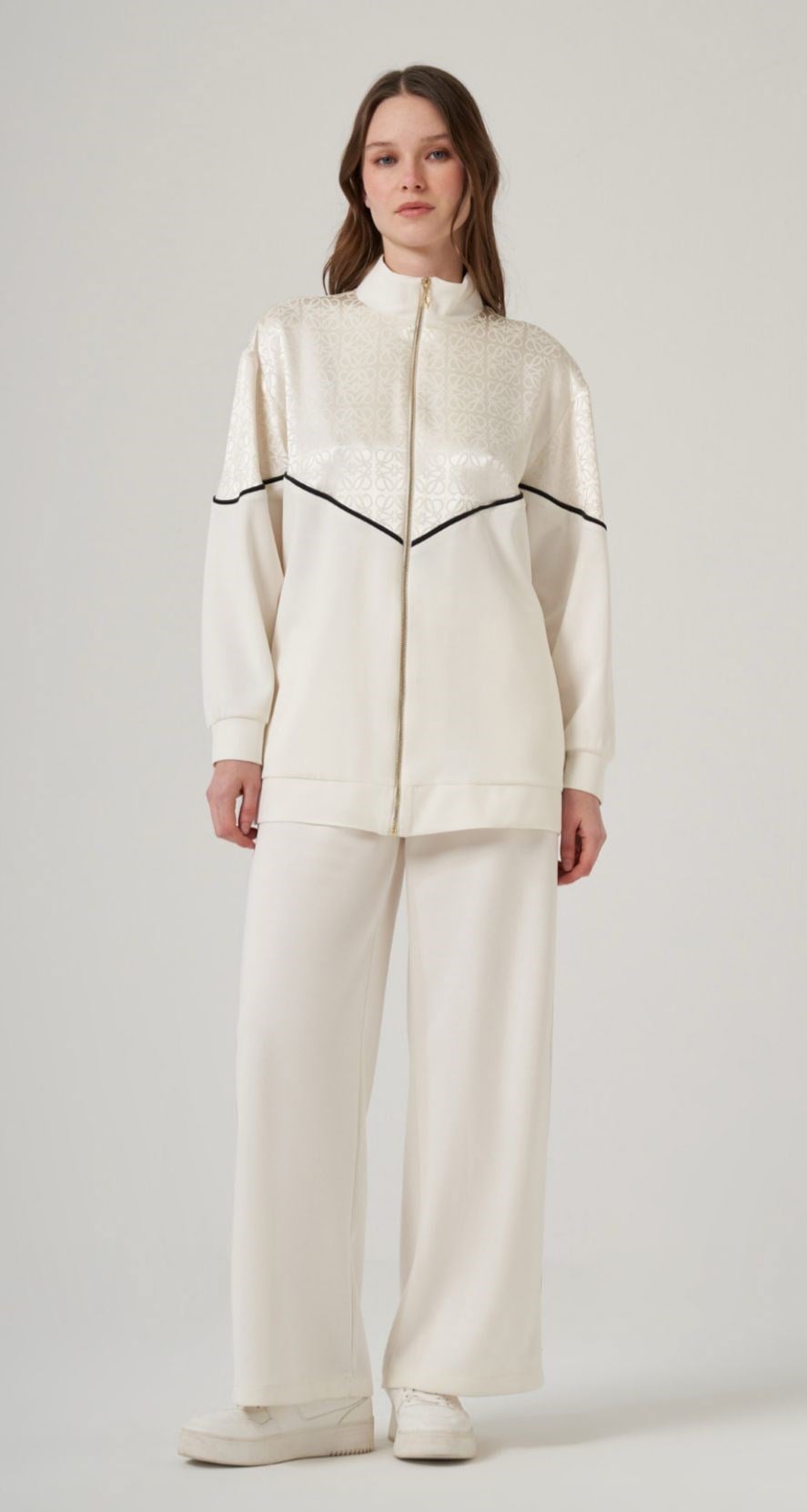 Nuss 1095 Saten Baskı Detaylı Pantolonlu Takım EkruPantolonlu TakımNuss3934NussNuss 1095 Saten Baskı Detaylı Pantolonlu Takım Ekru