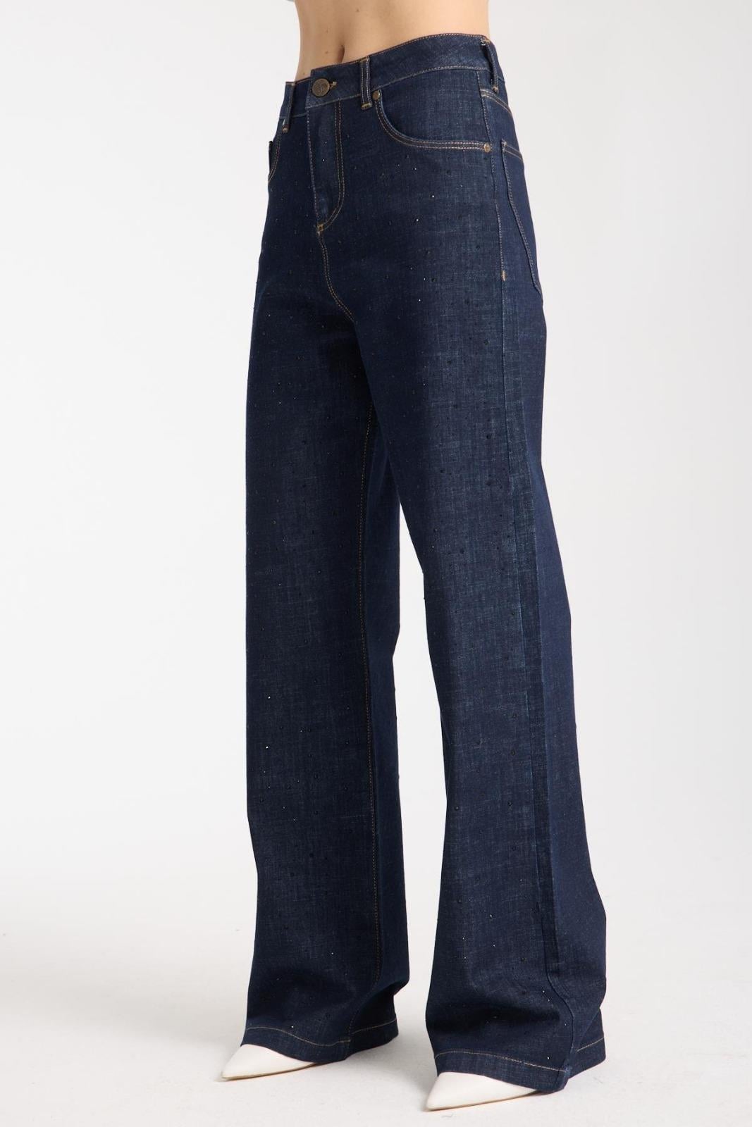 La Carte 4000 Kadın İspanyol Paça Pantolon SiyahPantolonLa CarteUYT0003678La CarteLa Carte 8000 Kadın Bol Paça Dökme Taş Jean Mavi