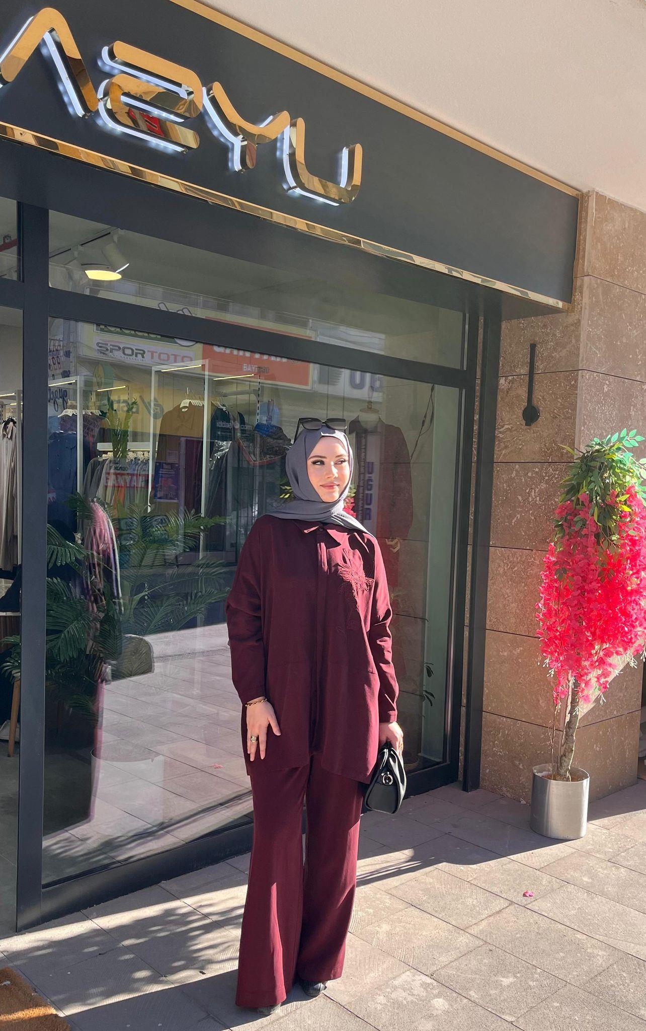 Nuss 1034 Çiçek Nakışlı Takım MürdümPantolonlu TakımNussUYT0003736NussNuss 1034 Çiçek Nakışlı Takım Mürdüm