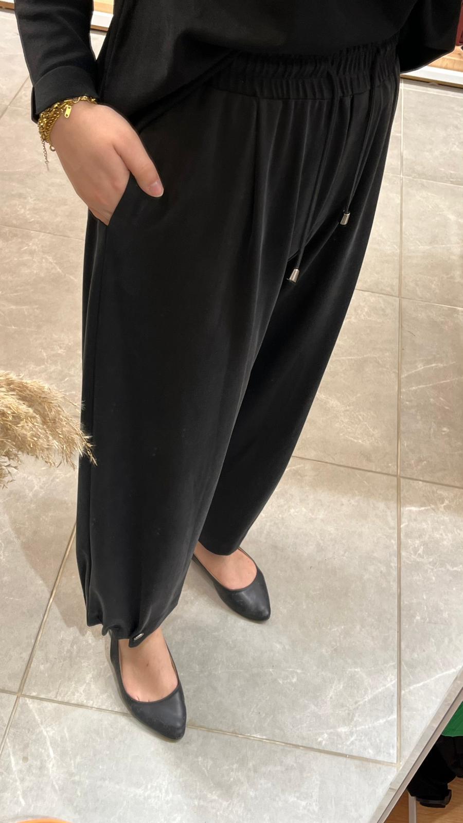 Yusuf Özdemir 1559 Paçası Lastikli Pantolon SiyahPantolonYusuf ÖzdemirUYT0003718Yusuf ÖzdemirYusuf Özdemir 1559 Paçası Lastikli Pantolon Siyah