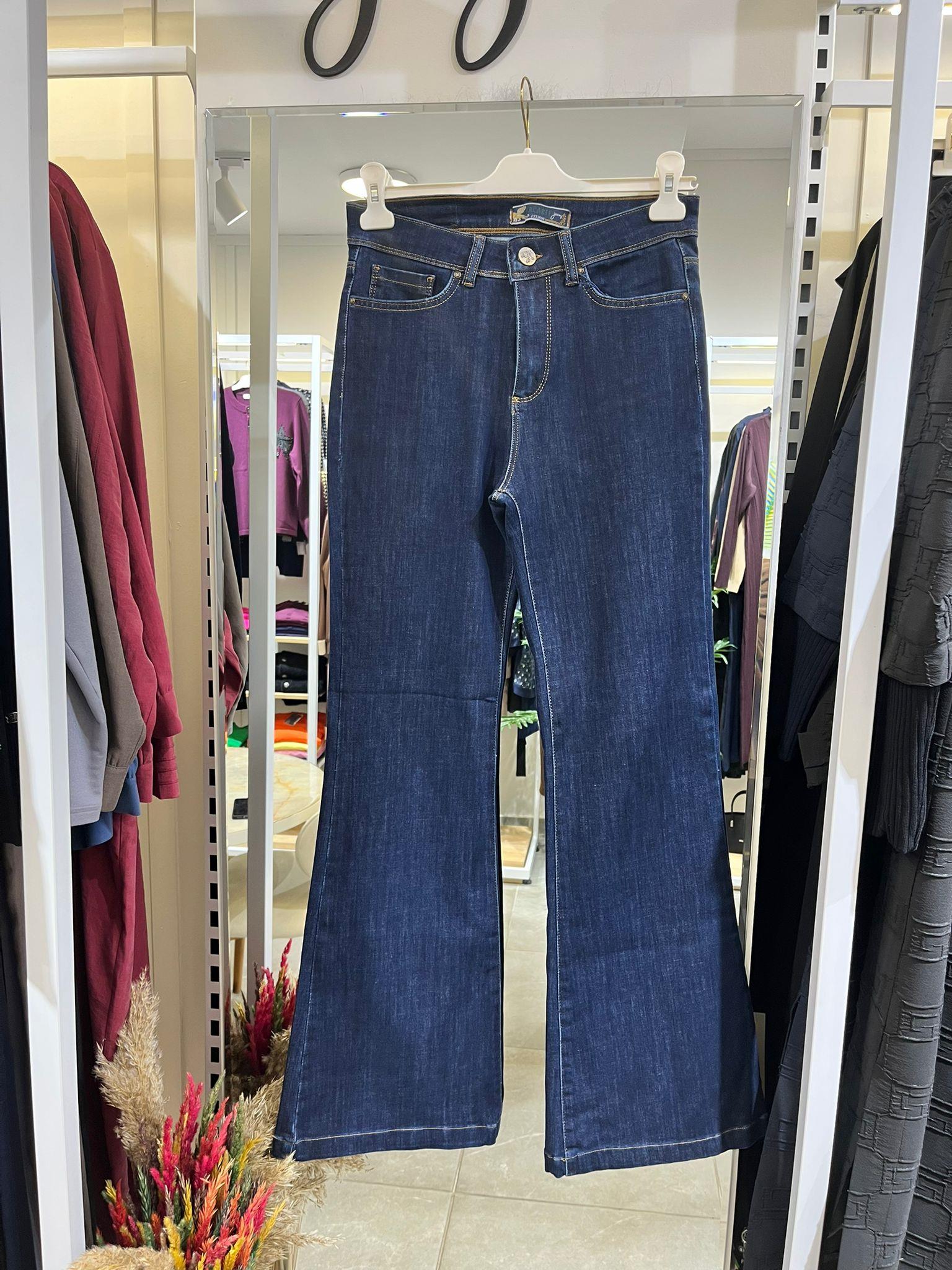 La Carte 4000 Kadın İspanyol Paça Pantolon Koyu MaviPantolonLa CarteUYT0003825La CarteLa Carte 4000 Kadın İspanyol Paça Pantolon Koyu Mavi