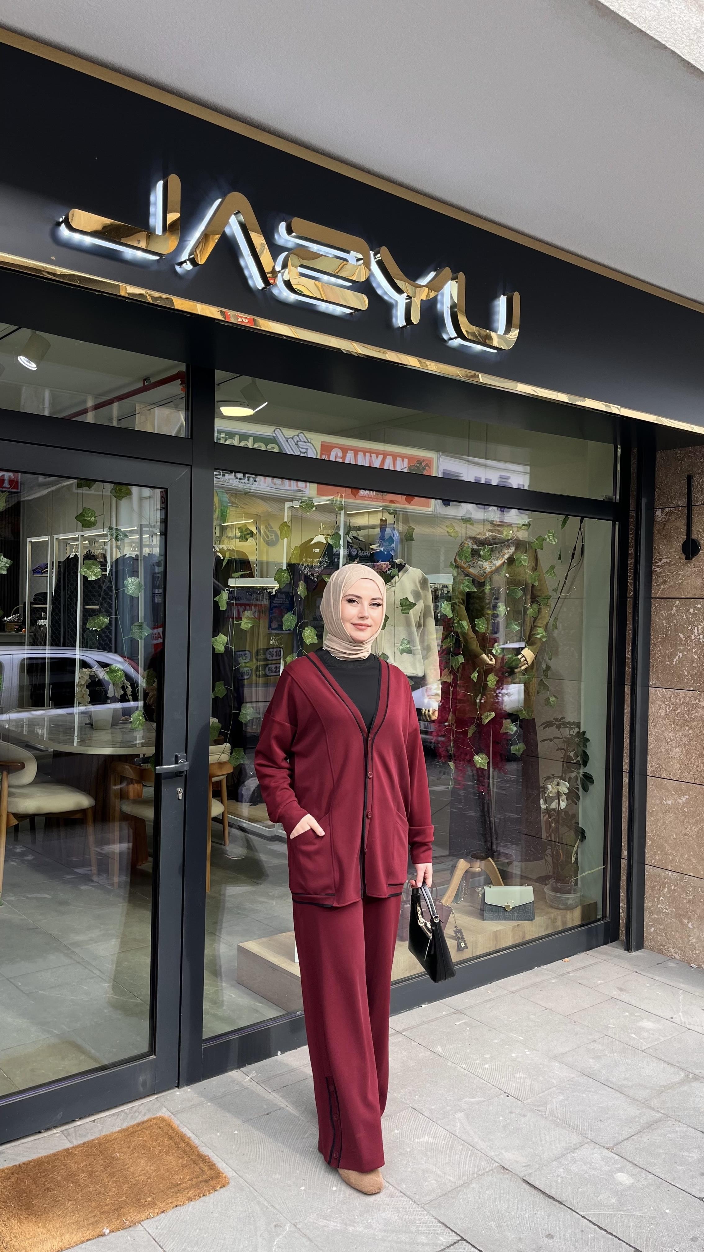 Tığ Triko 5035 Çizgi Detaylı Ribana Takım BordoPantolonlu TakımTığ TrikoUYT0003813Tığ TrikoTığ Triko 5035 Çizgi Detaylı Ribana Takım Bordo