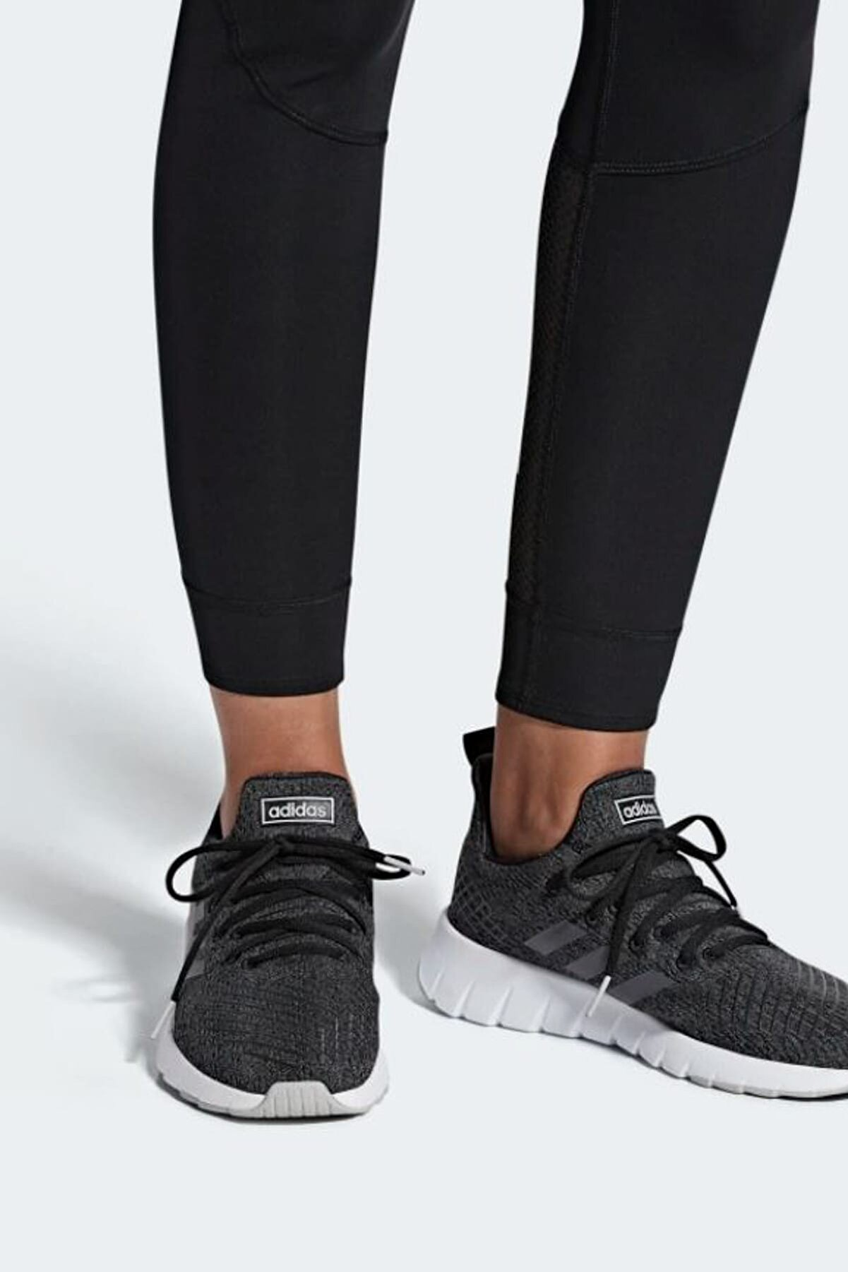 Adidas F37079 Asweego Kadın Yürüyüş Ayakkabısı koyu gri