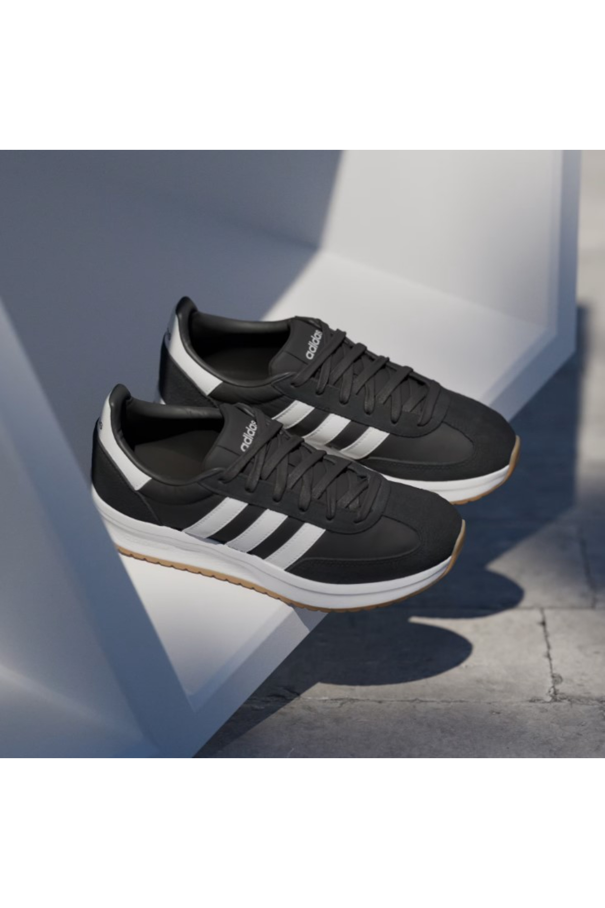 Adidas IH8595 RUN 70s 2.0 Kadın Yürüyüş Ayakkabısı Siyah Beyaz