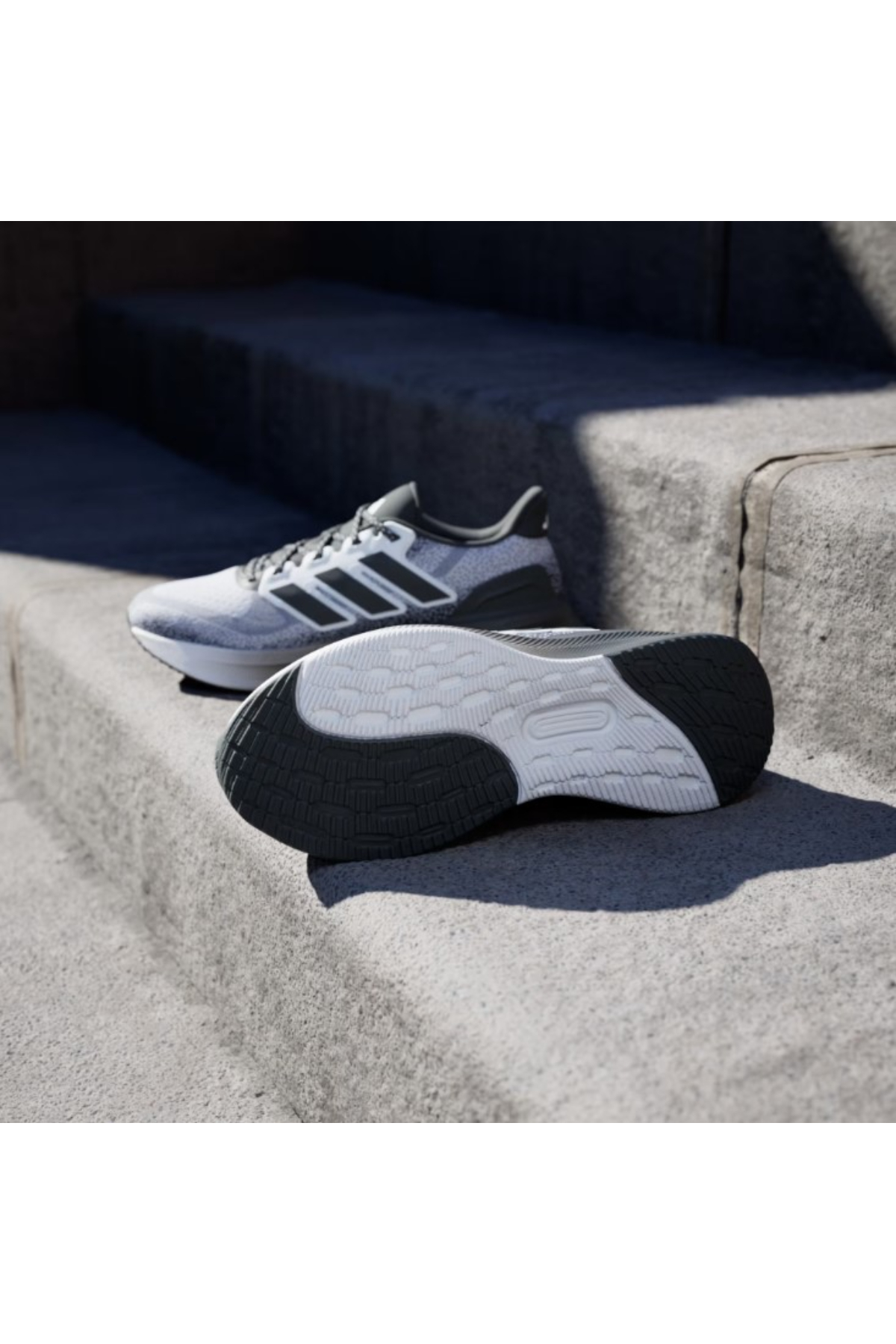 Adidas JS2836  ULTRARUN 5 Erkek Yürüyüş Ayakkabısı Siyah Beyaz