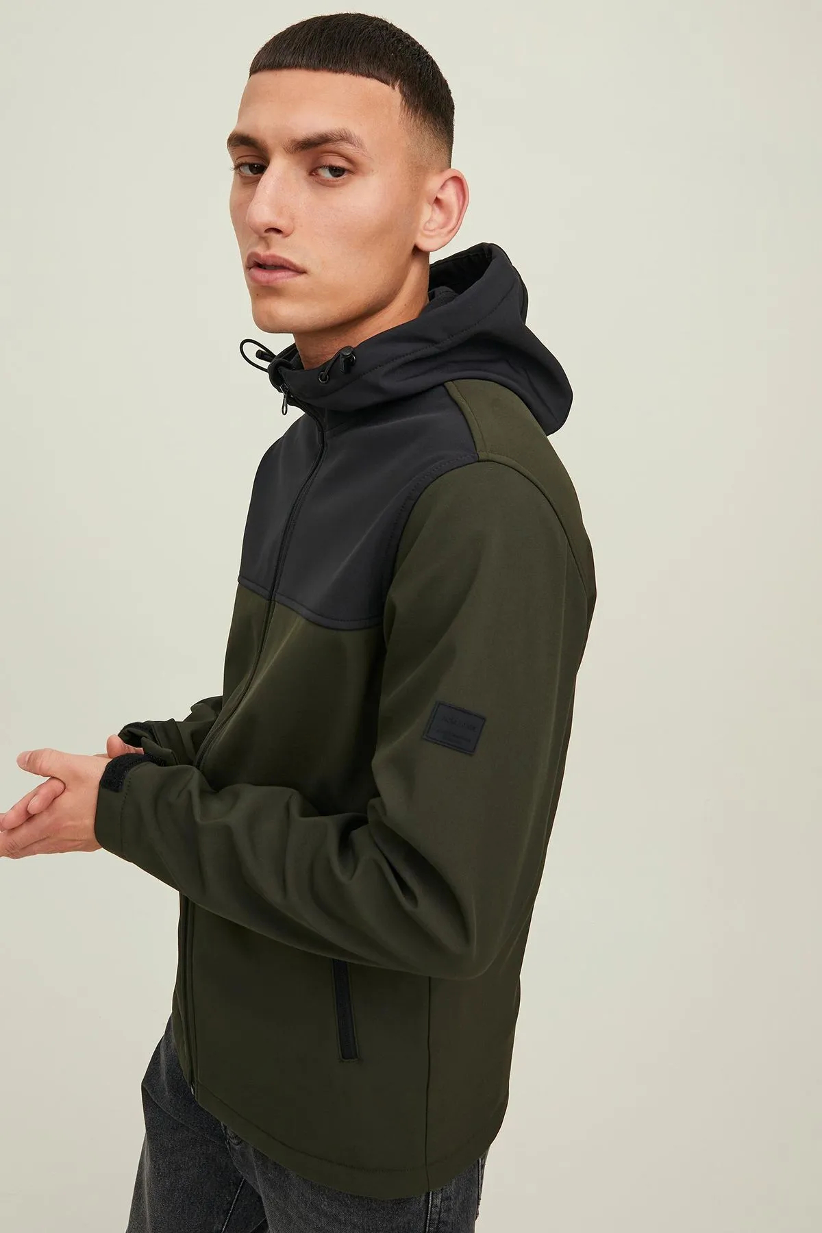 Jack&Jones 12212363  JJEmarvin Hood Softshell Noos Erkek Haki Ceket Haki Siyah