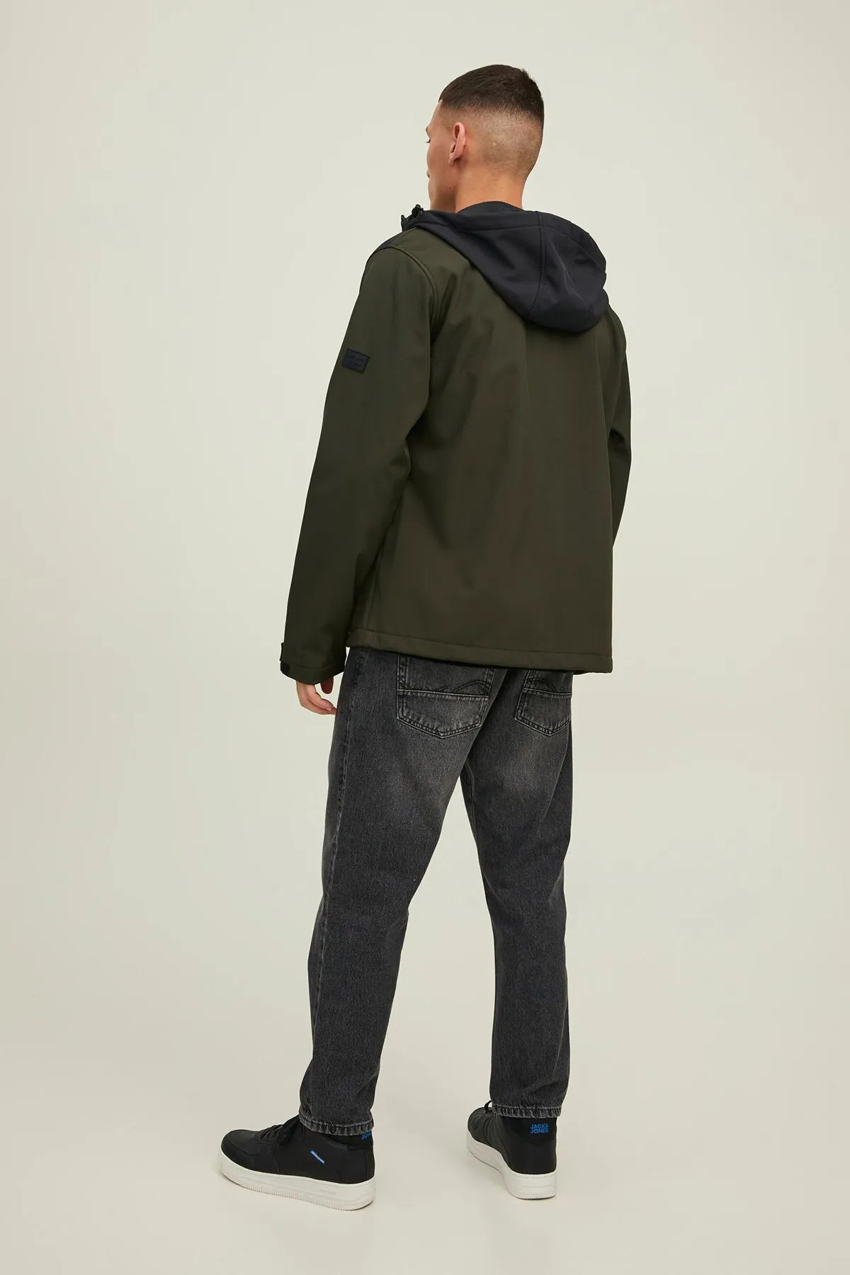 Jack&Jones 12212363  JJEmarvin Hood Softshell Noos Erkek Haki Ceket Haki Siyah