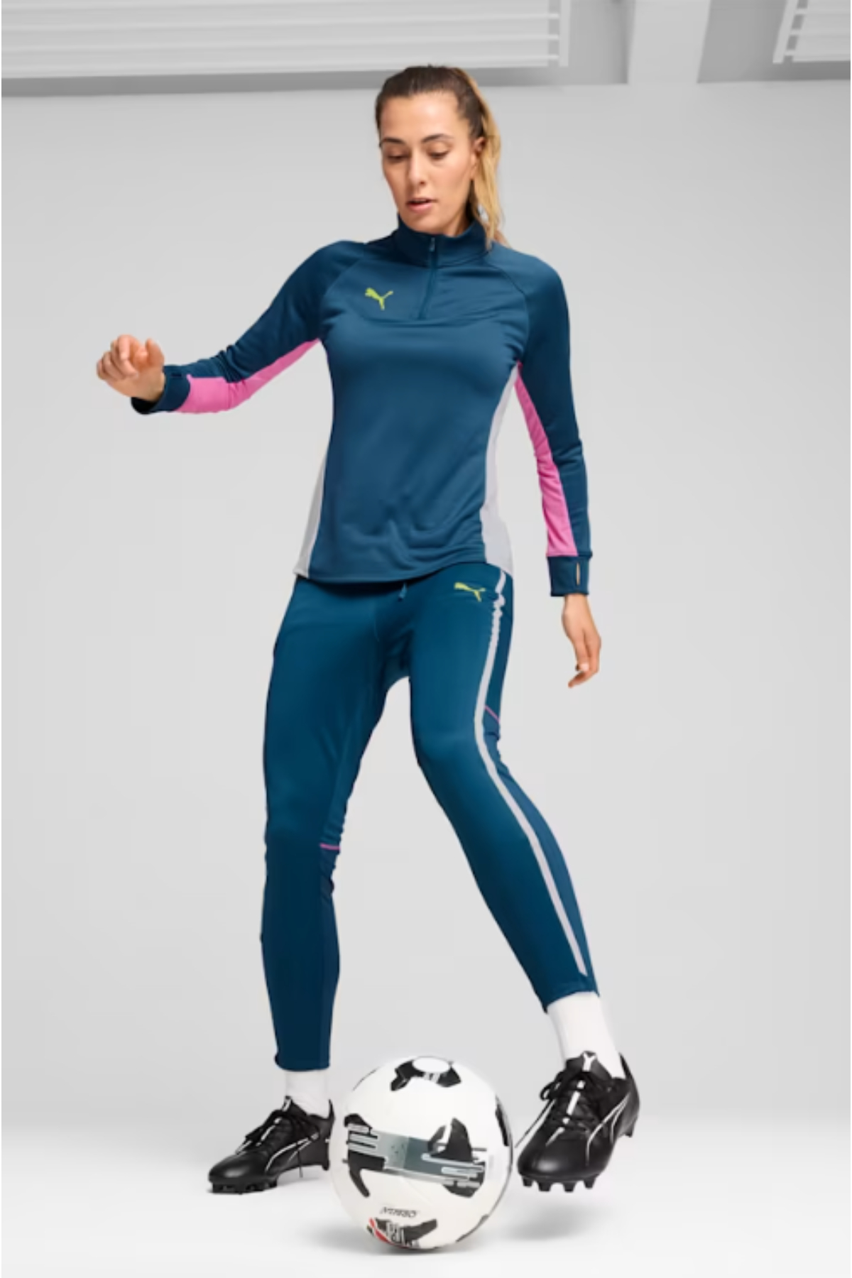 Puma 107689 02 ULTRA 5 PLAY FG/AG Erkek Krampon Siyah Beyaz